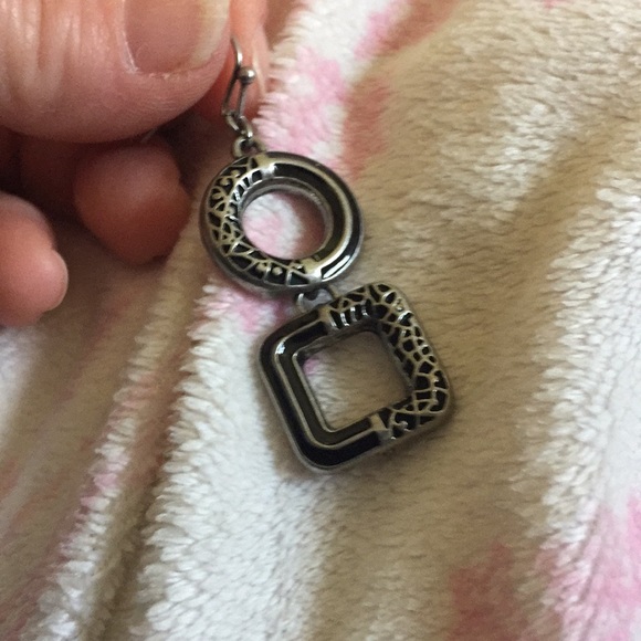 Earrings - Picture 6 of 7